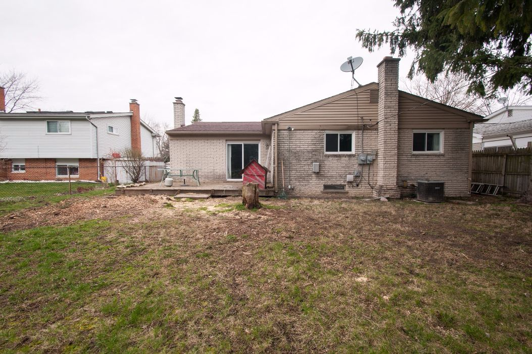 39647 John Dr, Canton Twp, MI 48187